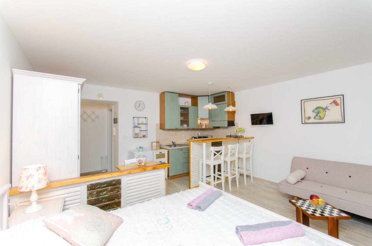 Apartment Hello Love Split Buitenkant foto